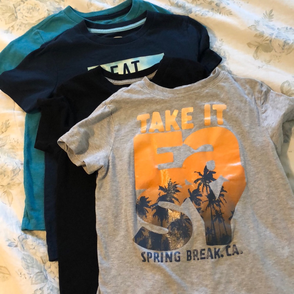 4 boys t-shirts size S (6-7)